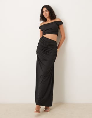 SNDYS - Hochwertiges, asymmetrisches, schulterfreies Maxikleid in Schwarz mit Cut-out und Drapierung