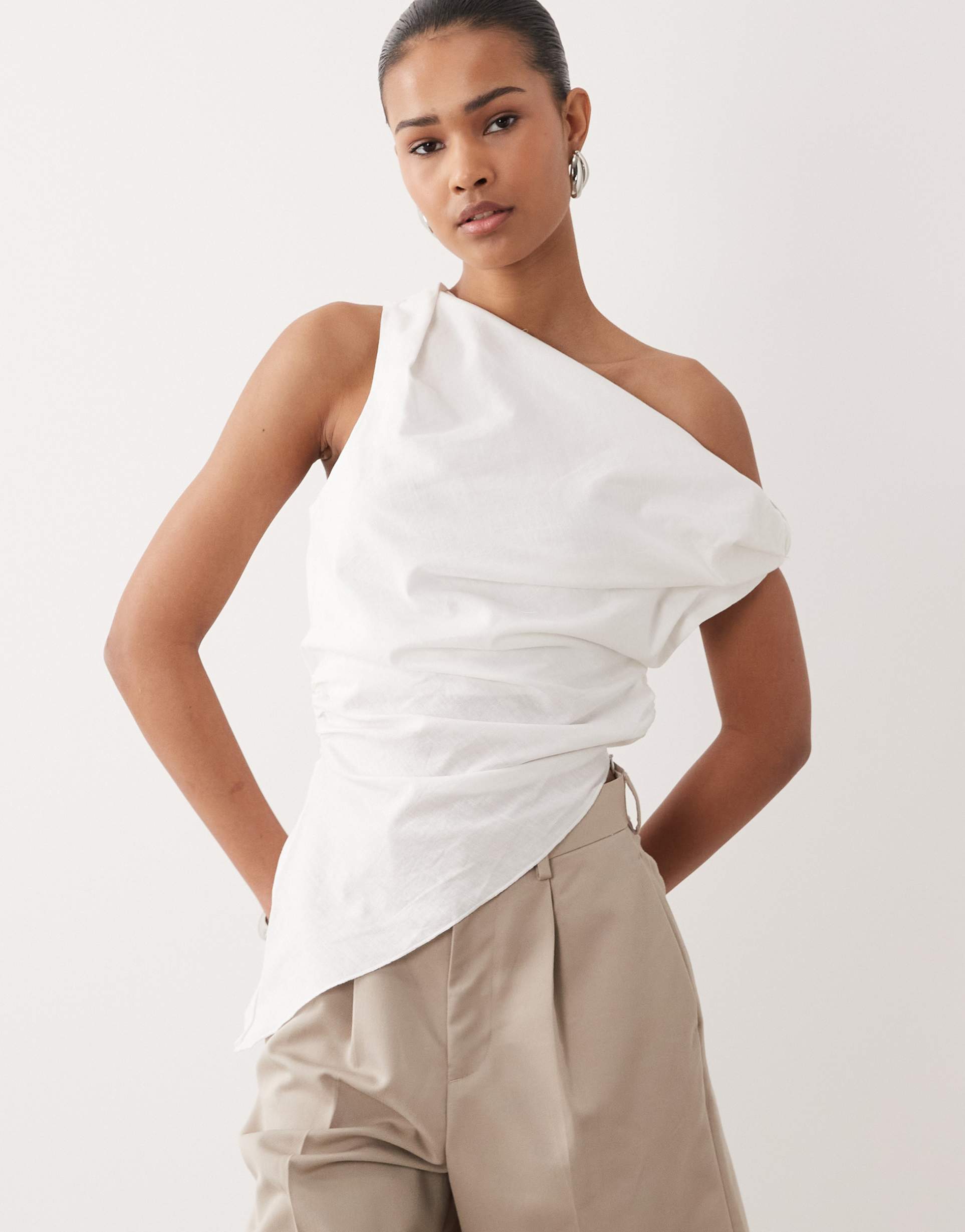 sndys linen blend asymmetric ruched detail top in white