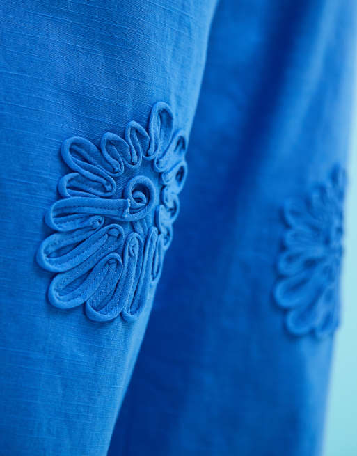 SNDYS linen blend poplin flower applique wide leg pants in bright blue, 3 of 5