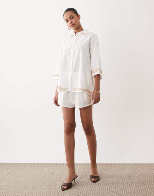 SNDYS linen & cotton blend flower applique high waisted shorts co-ord in white, 2 of 5