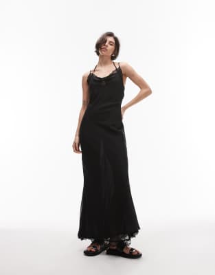 SNDYS - Maxikleid in Schwarz mit Trägern, Wasserfallausschnitt und Spitzenborte