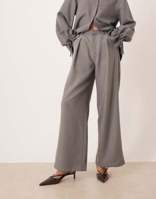 Sndys Pleat Front Tailored Pants In Gray