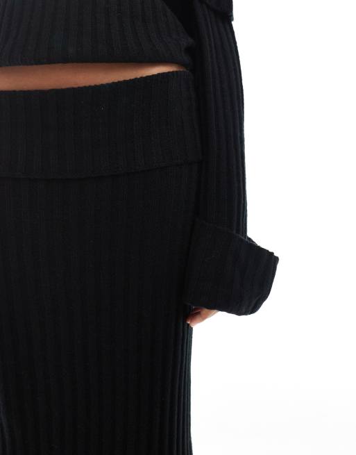 Ribbed Knit Skirt in Black