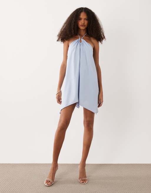 SNDYS - Robe courte à encolure américaine asymétrique avec dos échancré effet drapé - Bleu pastel, 2 de 4