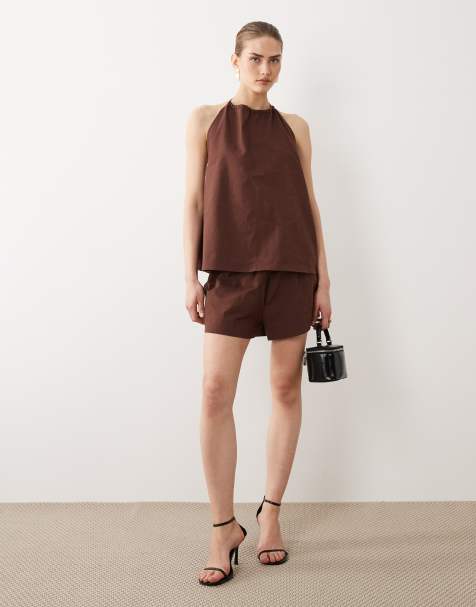 SNDYS – Set aus Leinenmix in Schokobraun, bestehend aus Neckholder-Oberteil mit tiefem Rückenausschnitt und Shorts - view 1