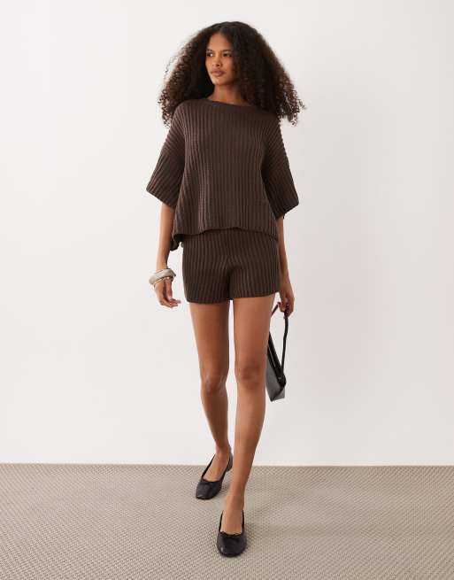 SNDYS - Ensemble crop top boutonné réversible à épaule tombante et short en maille riche en coton - Chocolat, 3 de 3