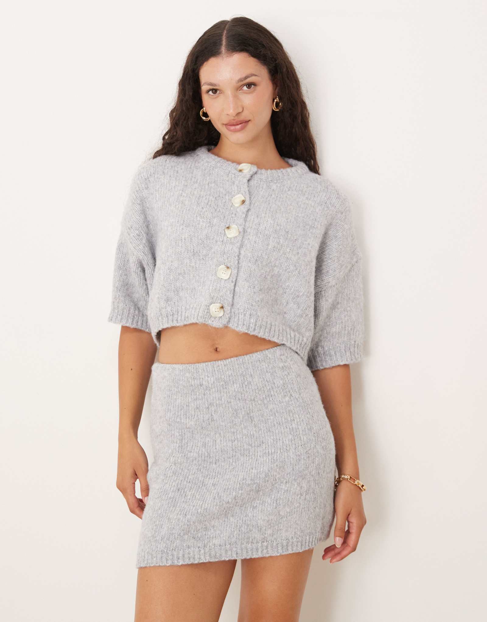 Светло-серый укороченный кардиган на пуговицах из мягкой вязки SNDYS - часть комплекта