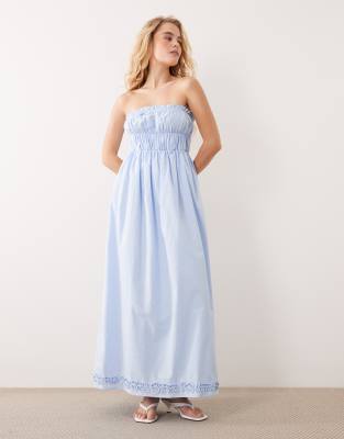 SNDYS - Trägerloses Maxikleid aus Leinenmix in Babyblau mit gesmoktem Detail