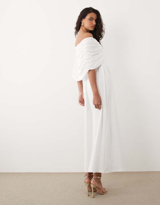 SNDYS – Trägerloses Maxikleid in Weiß mit drapiertem Schulterdetail und tief angesetzter Taille, 4 von 4