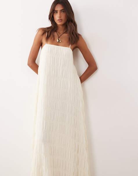 SNDYS – Trapezförmiges, gesmoktes Maxi-Trägerkleid in Austernweiß - view 1