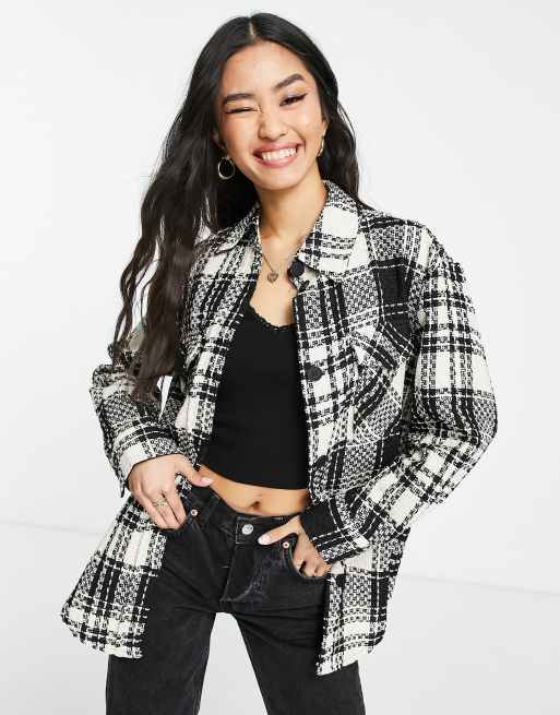 Sobrecamisa a cuadros blancos y negros de bouclé de New Look