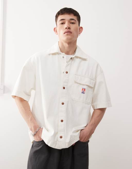 Sobrecamisa color crudo suelta de manga corta y estilo worker de sarga Casey de Wrangler