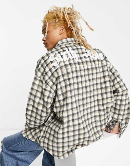 Sobrecamisa extragrande gris a cuadros con logo bordado de franela de Sixth June
