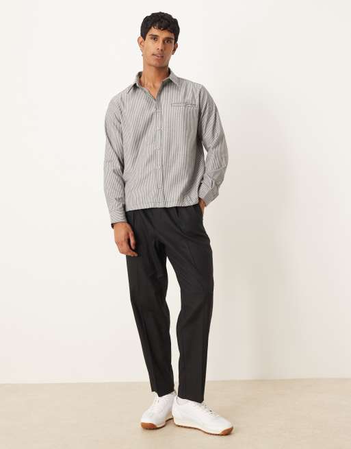 Sobrecamisa gris carbón a rayas de manga larga con cuello cuadrado de ASOS DESIGN, 2 de 5