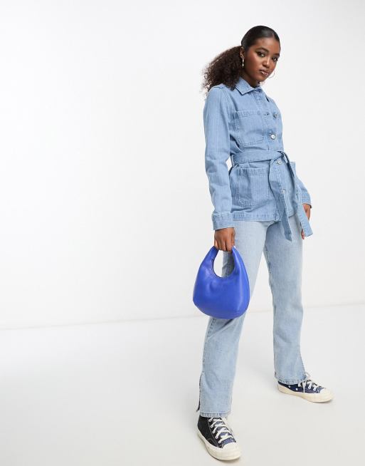 Sobrecamisa vaquera azul con cintura anudada de Miss Selfridge, 2 de 4