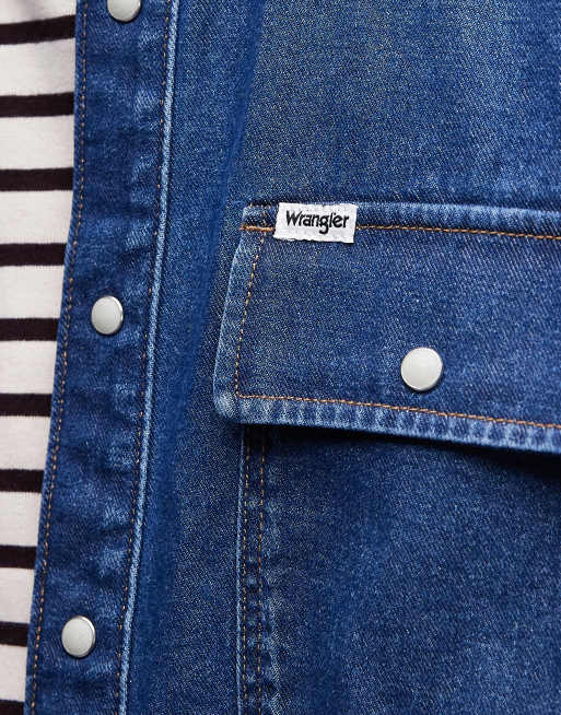 Sobrecamisa vaquera azul con lavado medio y dos bolsillos de Wrangler, 5 de 5