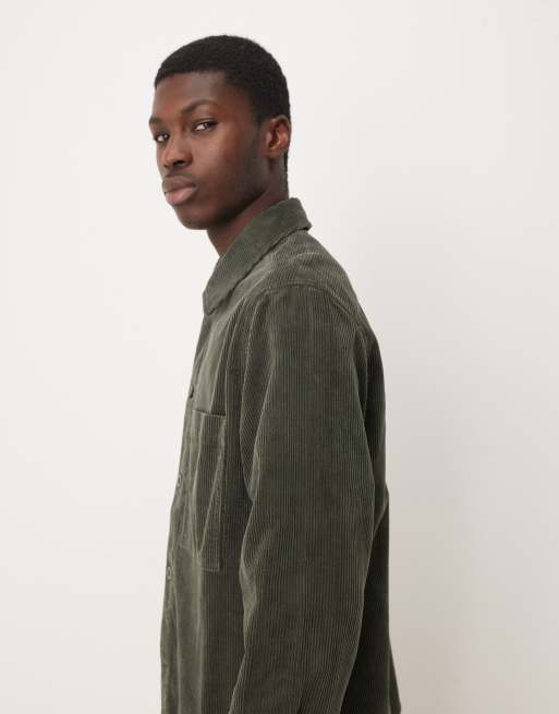Sobrecamisa verde caqui con bolsillos de parche delanteros de pana de ARKET, 4 de 5