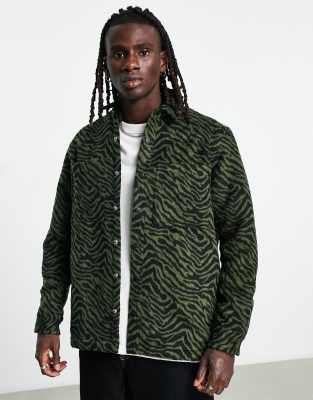 Sobrecamisa verde con estampado de cebra de Topman