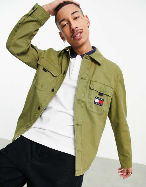 Sobrecamisa verde oliva uniforme estilo worker con estampado en la parte posterior de Tommy Jeans, 4 de 4