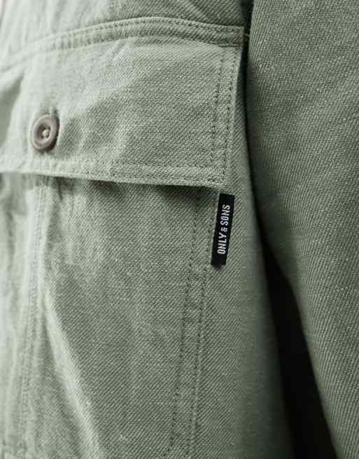 Sobrecamisa verde salvia con detalle de bolsillo de mezcla de lino de ONLY & SONS, 4 de 4