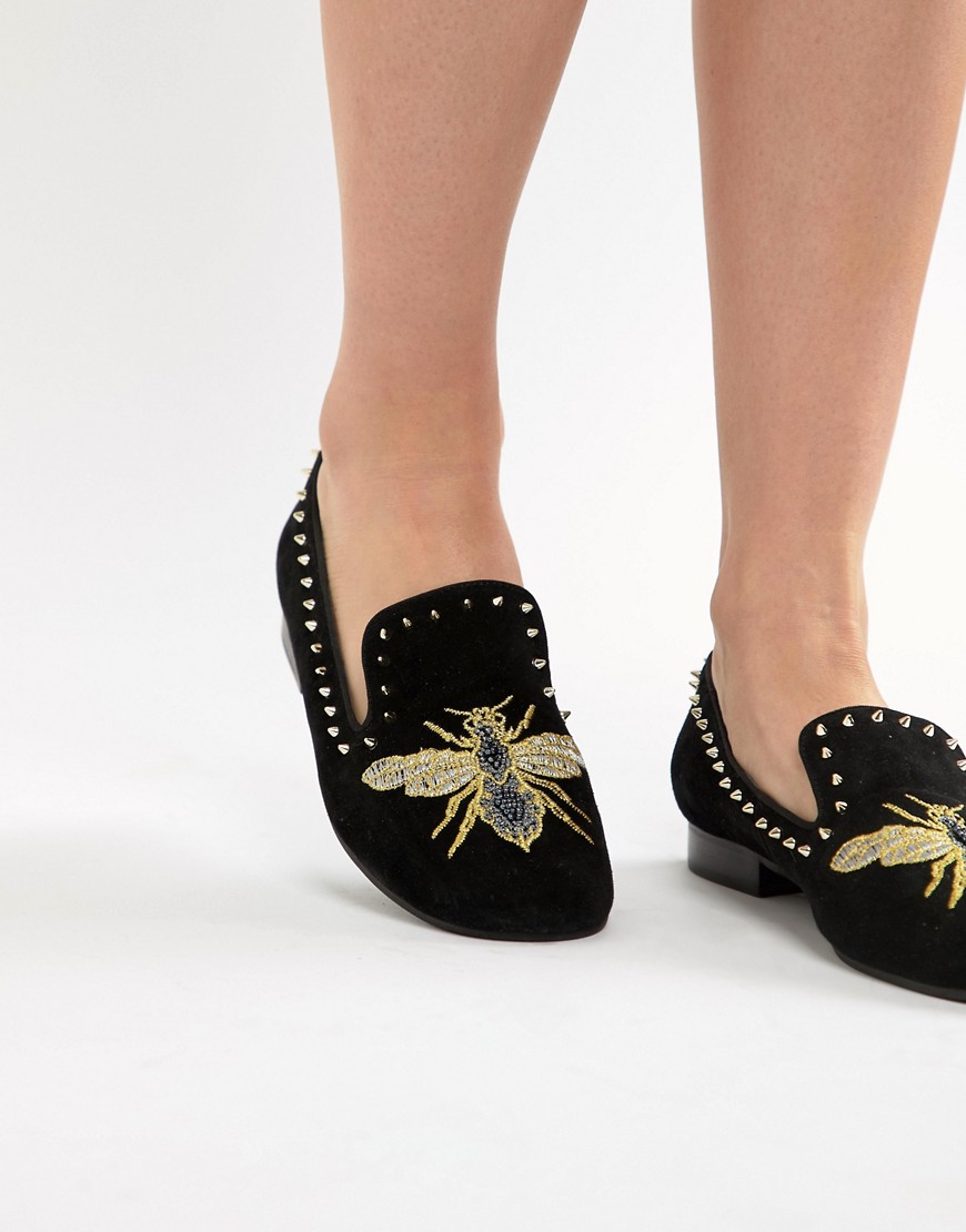 Sofie Schnoor - Loafers met geborduurde bij en studs-Zwart