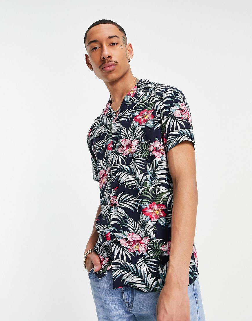 Solid – Palmmönstrad skjorta med platt krage och smal passform-Svart