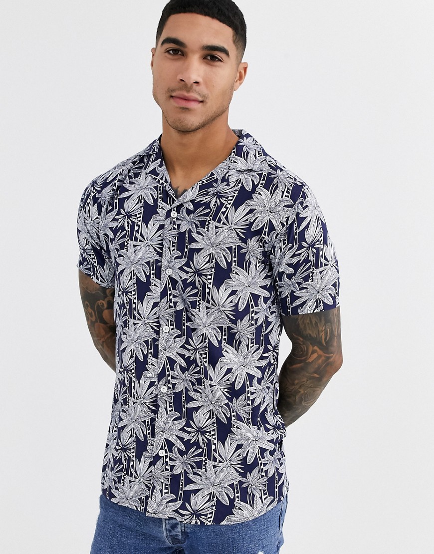 Solid – Palmmönstrad skjorta med platt krage och smal passform-Vit