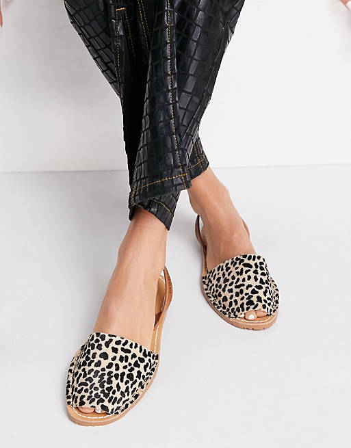  Flat Sandals/Solillas leather Menorcan sandals in leopard print 