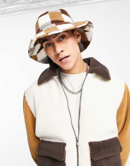 Sombrero de pescador a cuadros marrones y color crudo de borreguito de ASOS DESIGN