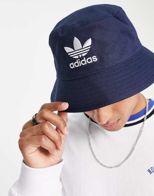 Sombrero de azul añil oscuro trébol adicolor de adidas Originals | ASOS