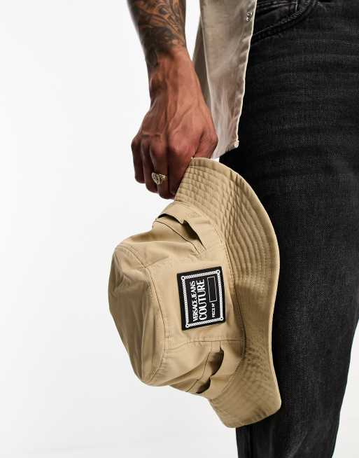 Sombrero de pescador beis estilo safari de Versace Jeans Couture , 4 de 4