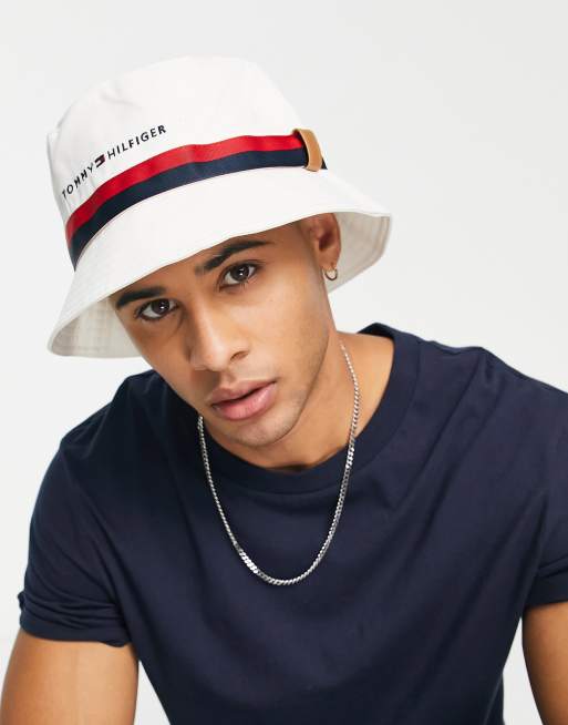 Sombrero de pescador blanco con logo de bandera Established de Tommy Hilfiger