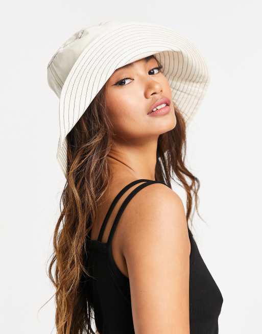 Sombrero de pescador color crema con pespuntes en contraste de ASOS DESIGN