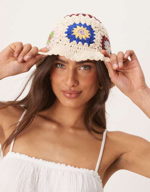 Sombrero de pescador color crema de estilo bohemio de croché de Sui Ava