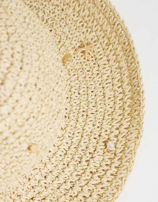 Sombrero de pescador color tostado de paja con charms de Accessorize, 3 de 3