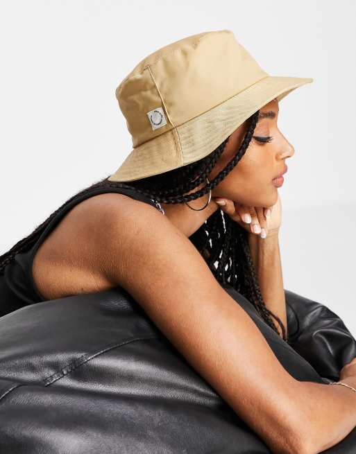 Sombrero de pescador con etiqueta de algodón de Topshop