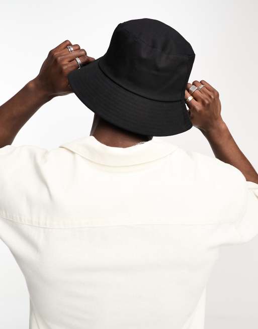 Sombrero de pescador liso en negro de New Look, 2 de 4