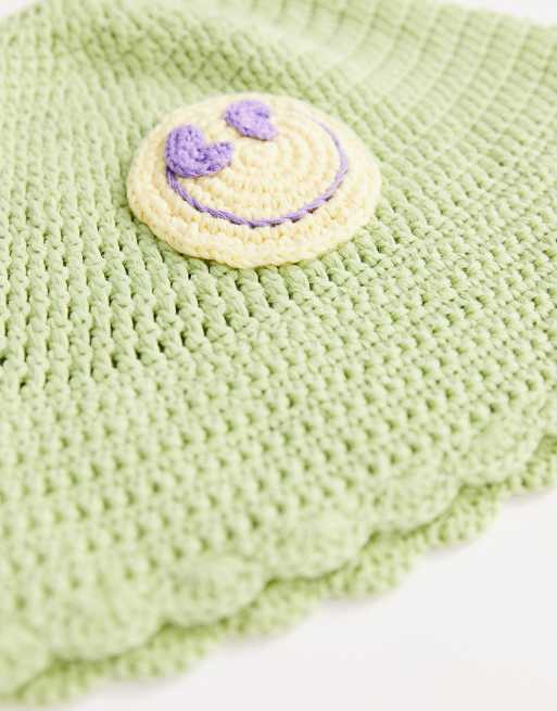 Sombrero de pescador verde con detalle de cara sonriente de punto de ASOS DESIGN, 2 de 4