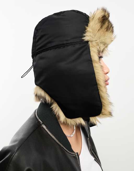 Sombrero negro de estilo cazador de piel sintética de Weekday, 4 de 4