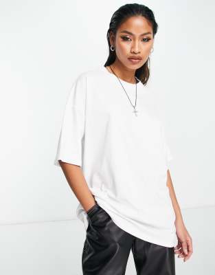 Something New X Naomi Anwer - Oversize-T-Shirt in Weiß