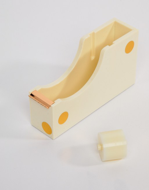 Soporte para cinta adhesiva con lunares en dorado de Kate Spade, 2 de 4