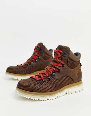 sorel walking boots