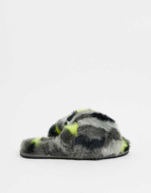 Sorel fluffy online slippers