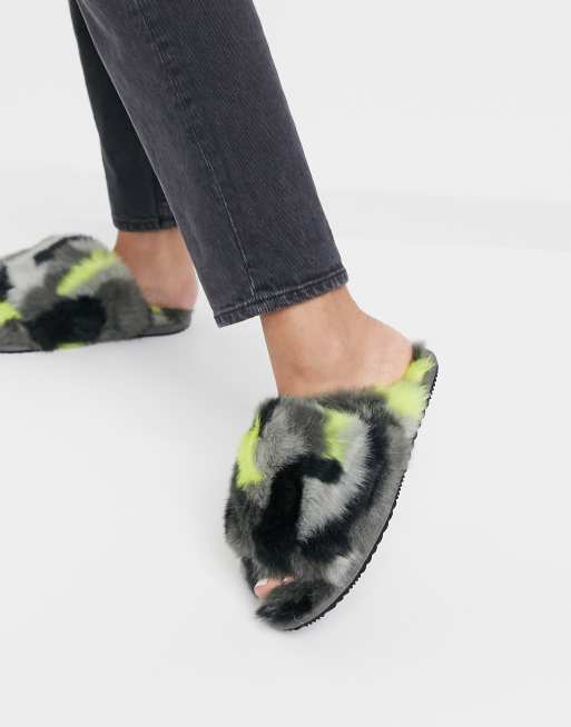 Sorel faux fur online slippers