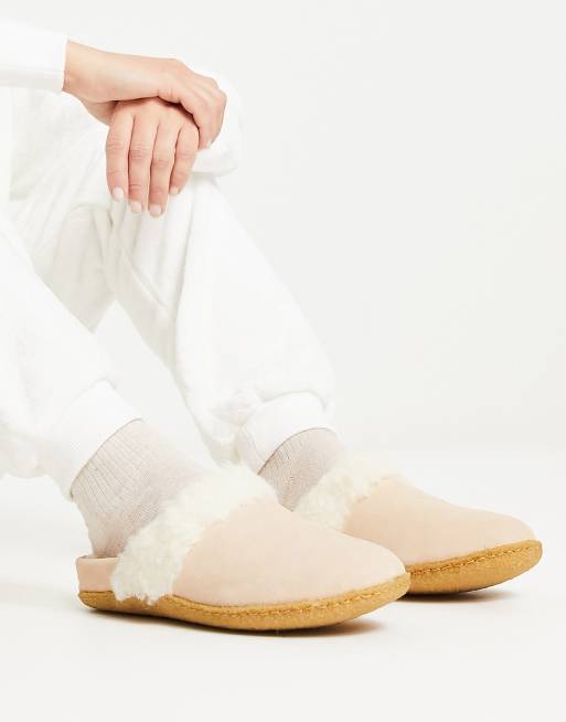 Sorel Nakiska slippers in beige