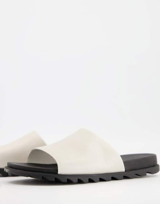 Sorel Roaming Decon slides in white