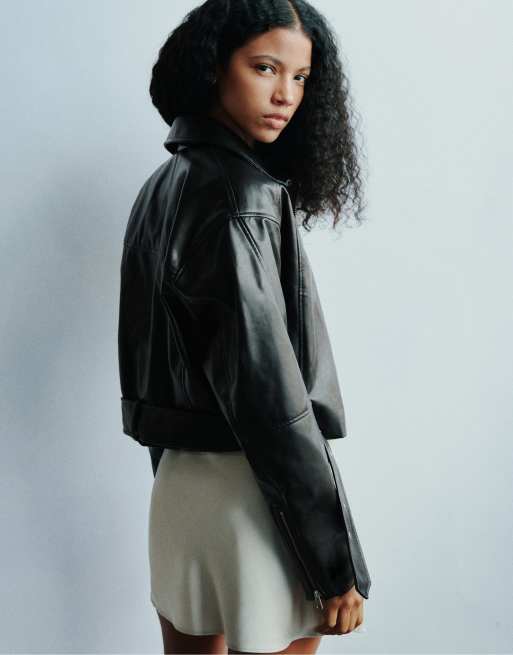Sort bikerjakke i imiteret skind fra Pull&Bear, 5 af 7