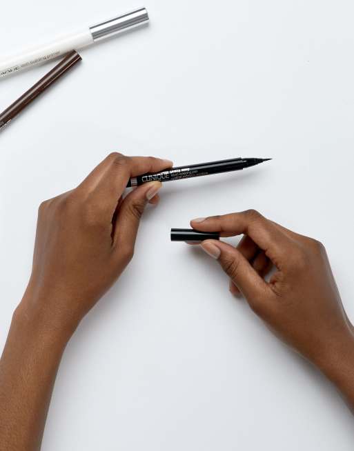 Sort Pretty Easy flydende eyelinerpen fra Clinique, 2 af 4