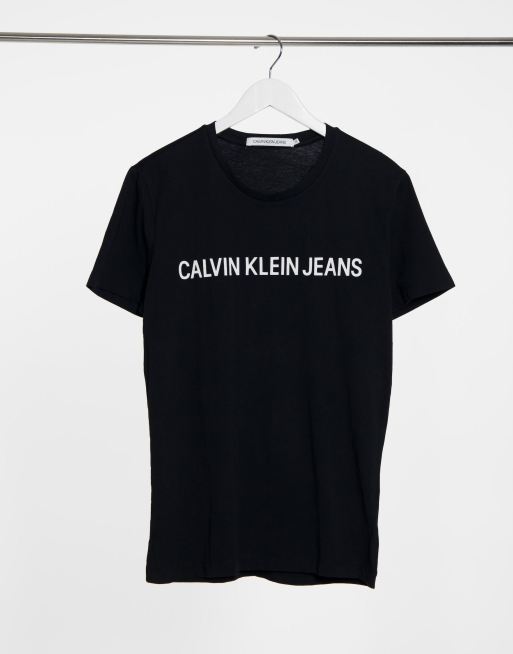 Sort smal T-shirt med institutionelt script-logo fra Calvin Klein Jeans