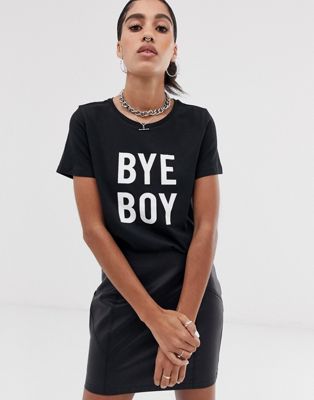 Sort t-shirt med bye boy-logo fra Noisy May-Multifarvet